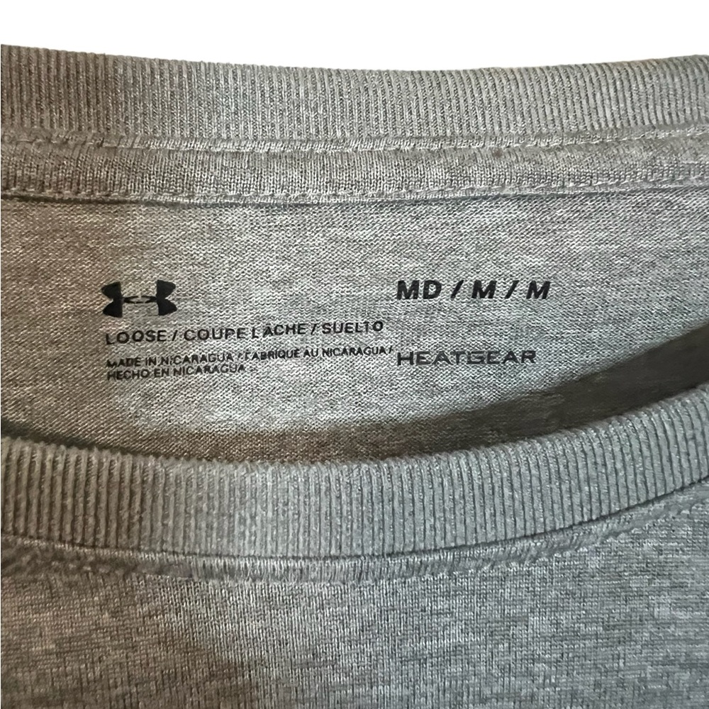 Under Armour Heat Gear Loose fit shirt in size medium - Picture 3 of 6